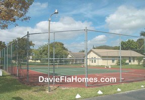 Tennis court at Villas of Arista Park in Davie